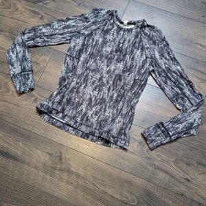 Lululemon Athletica‎ Fitted Gray and Black Long Sleeve Top SIZE 6